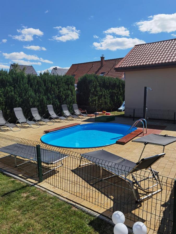 Ferienhaeuser Mit Pool Rewal Exterior foto