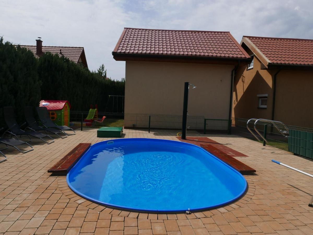 Ferienhaeuser Mit Pool Rewal Exterior foto