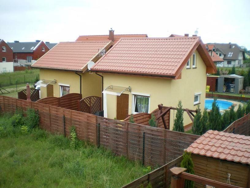 Ferienhaeuser Mit Pool Rewal Exterior foto